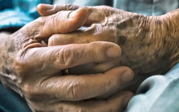 قیمت ماساژ پیرمرد و پیرزن