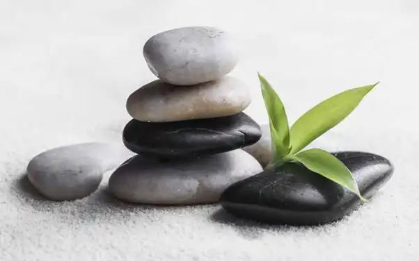 ماساژ با سنگداغ مناسب چه کسانی است؟