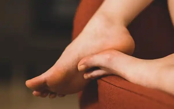 ماساژ کف پا و کف دست چیست؟