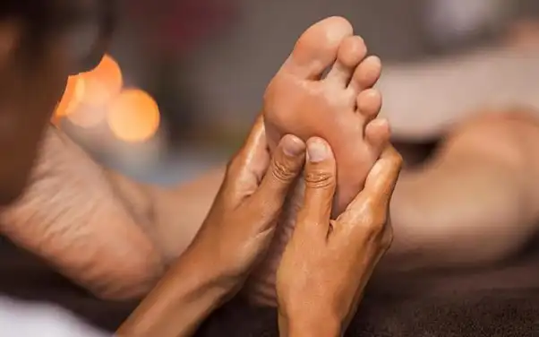 فواید ماساژ کف دستوپا در منزل