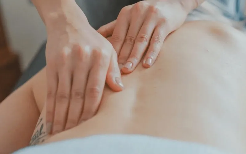 آموزش خانگی ماساژ برای پریود شدن