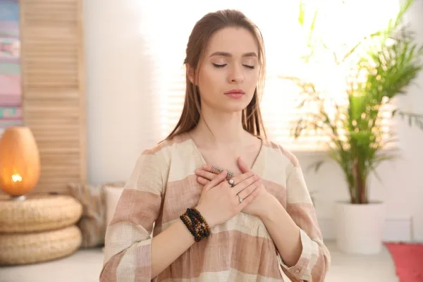 ماساژ برای بزرگشدن سينه (3 روش خانگی مناسب ماساژ پستان)